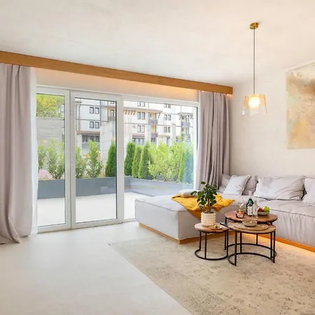 Apartment Unique Designer Retreat | Mins To Gondola - Patio! Bansko