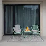 Unique Designer Retreat | Mins To Gondola - Patio! Διαμέρισμα *