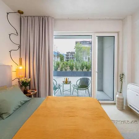 Unique Designer Retreat | Mins To Gondola - Patio! *