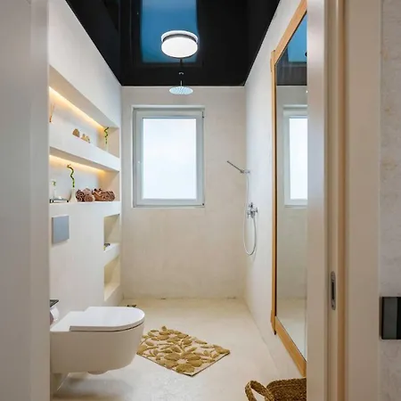 شقة Unique Designer Retreat | Mins To Gondola - Patio!