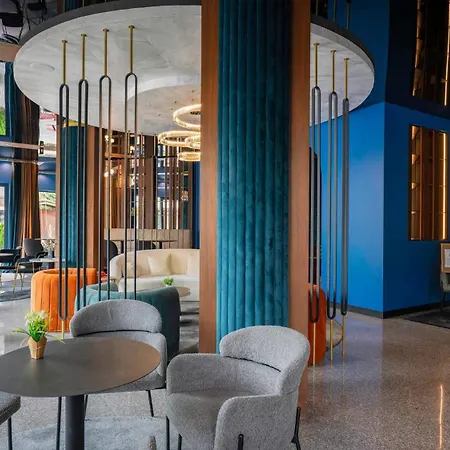 شقة Unique Designer Retreat | Mins To Gondola - Patio! *