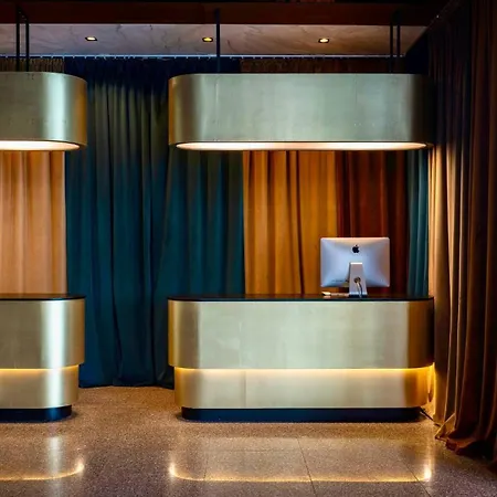 شقة Unique Designer Retreat | Mins To Gondola - Patio! *