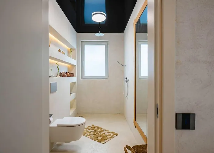 شقة Unique Designer Retreat | Mins To Gondola - Patio!