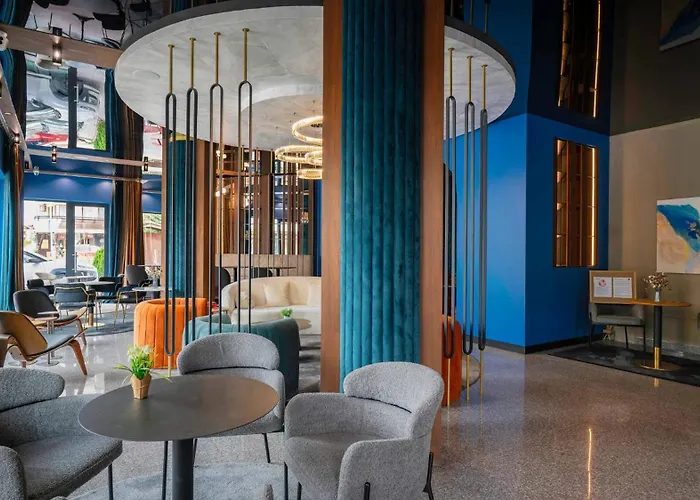 شقة Unique Designer Retreat | Mins To Gondola - Patio! *