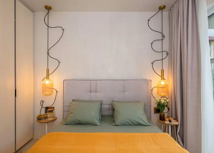 Unique Designer Retreat | Mins To Gondola - Patio! * Bansko