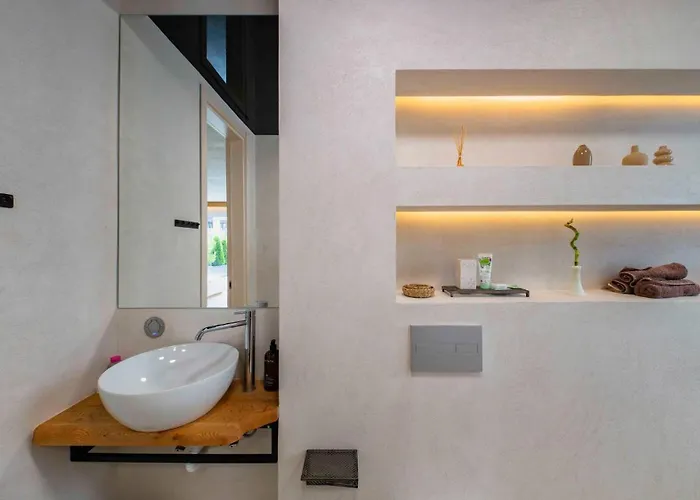 Appartement Unique Designer Retreat | Mins To Gondola - Patio!