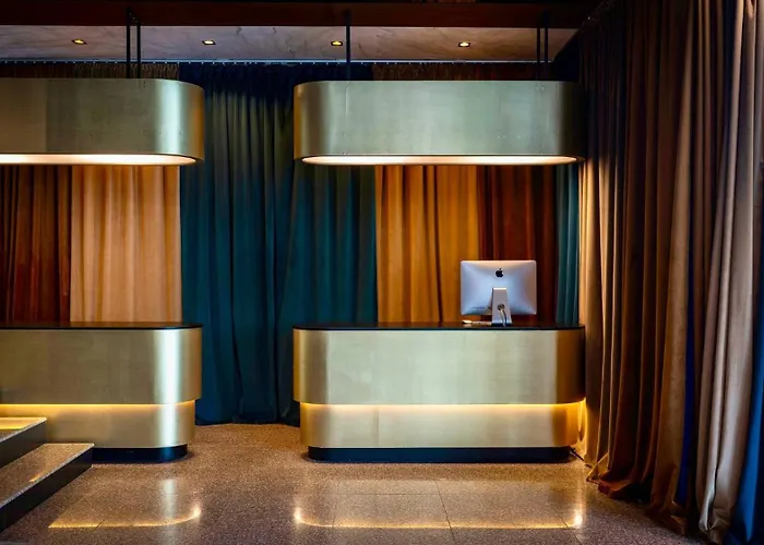 شقة Unique Designer Retreat | Mins To Gondola - Patio! *